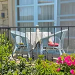 Dort Mevsim Alacati