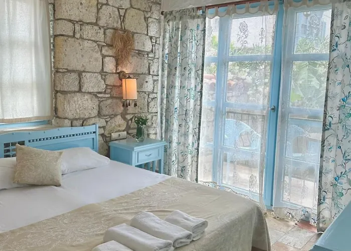Dort Mevsim Alaçatı
