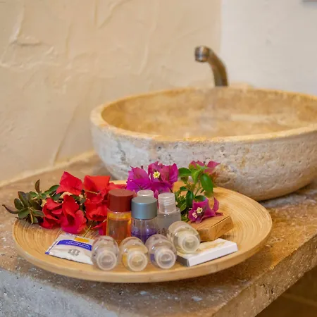 Dort Mevsim Alaçatı