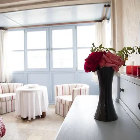 Dort Mevsim Alaçatı