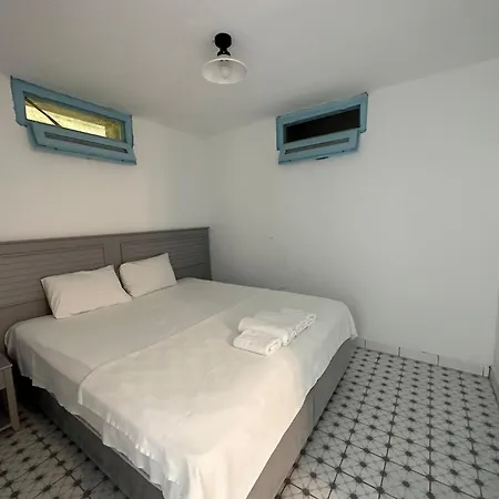 Dort Mevsim Alacati
