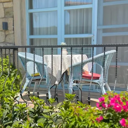 Dort Mevsim Алачати