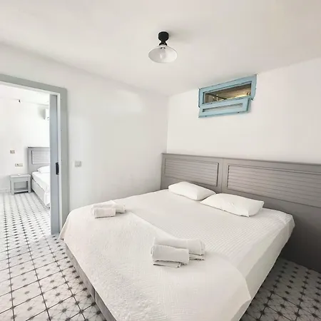 Dort Mevsim Pensión Alaçatı